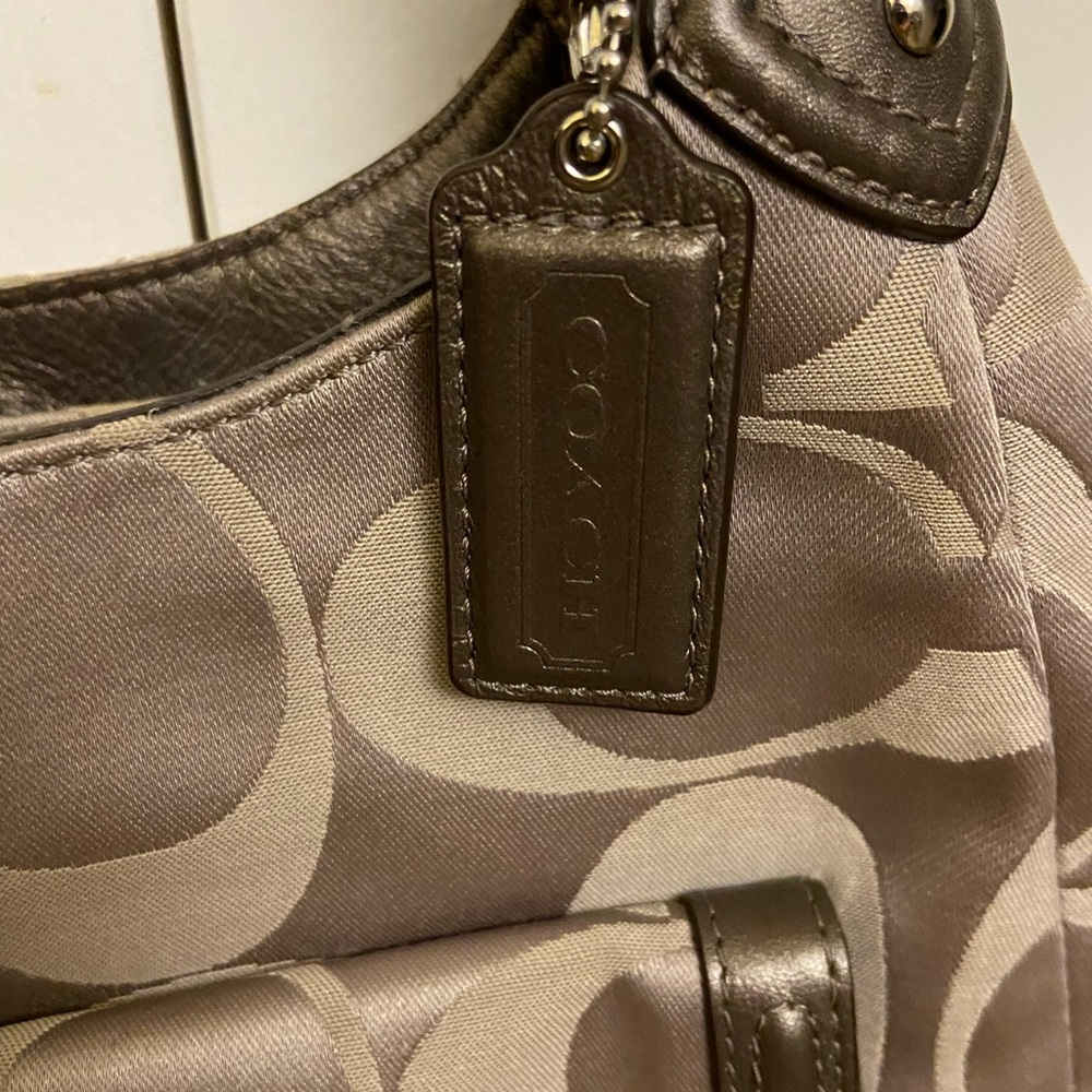 Coach purse-great shape and tons of pockets! - Picture 4 of 10